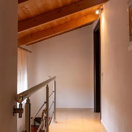 Kristalia In Appartement *